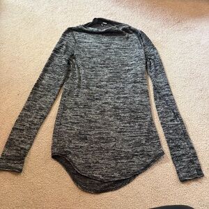 Aritzia Wilfred Free grey long sleeve top size S
